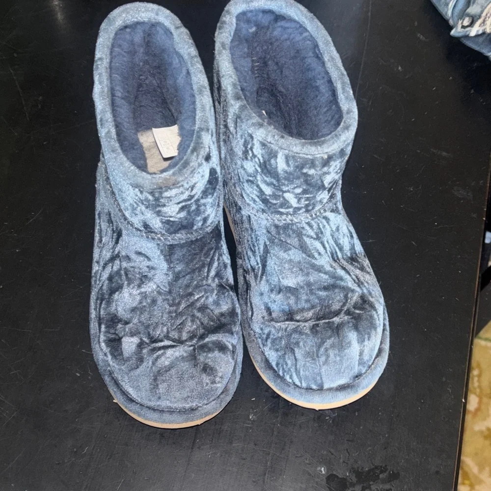 UGG Kids Crushed Blue Plush Velvet Cozy Winter Mini Boots Size 4